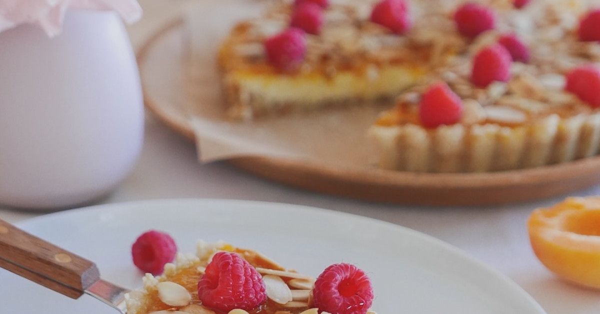 10 creative anniversary cake ideas - personalized name engraved delights