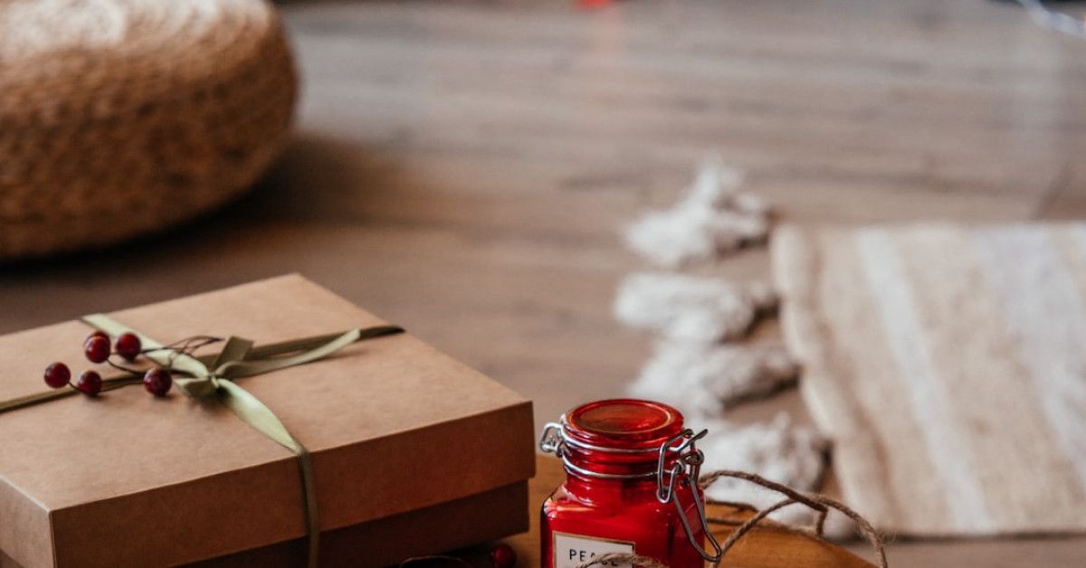 10 unique anniversary gift ideas to surprise your husband.