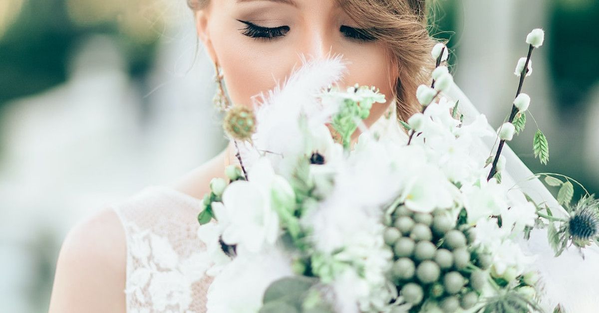 Unique wedding anniversary gift ideas to make your wife happy.