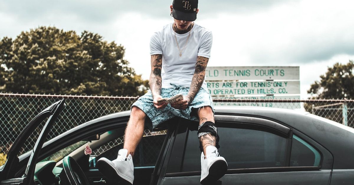 Discover anniversary bands under $2000 at Icerik Planla.