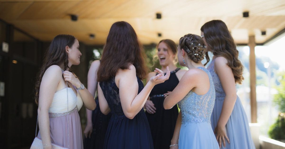 Explore dazzling anniversary rings for women at Kay Jewelers.