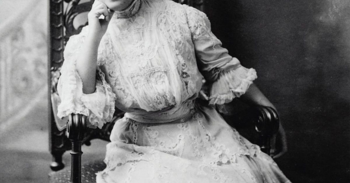 Anniversary rings for women. Explore exquisite collection at James Avery.