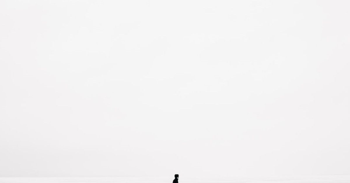 Sparkling love: Discover the elegance of white gold anniversary bands.